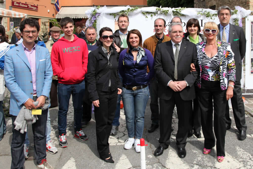 torre_isso_Staff-Mercatino-con-sindaco-1024×685